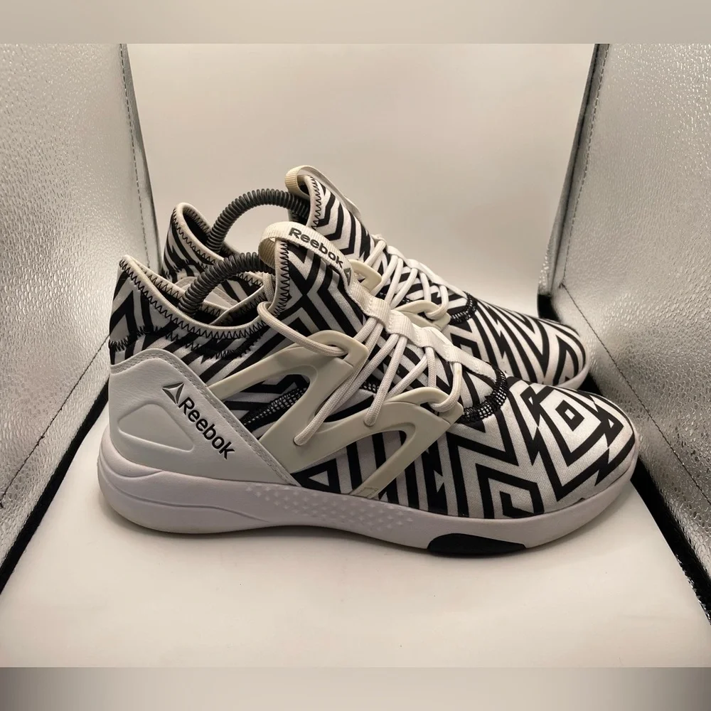 Reebok Black and White Patterned Sneakers women’s size 8.5